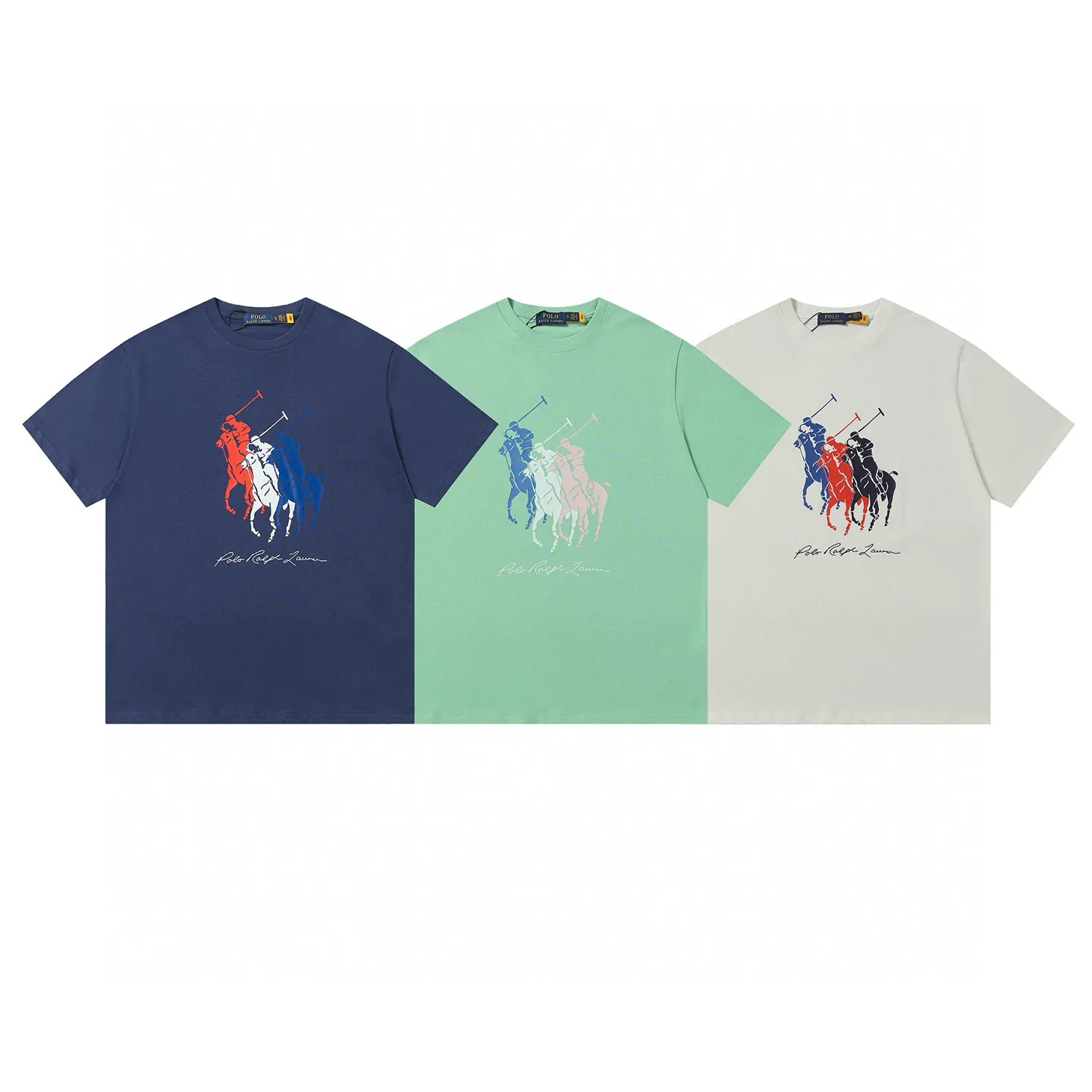 P130 Style number: 657 Ralph Lauren/Ralph Lauren 2025 new summer pure cotton 240g silicone Polo embossed round neck T-shirt. The main LOGO on the neck has a QR code mark, which can be scanned for verification. It uses 3D silicone three-dimensional English letter logo embossing to distinguish low-quality products on the market. 32 counts, 240g hydrophilic toner, 100% cotton fabric, comfortable and soft, highly breathable, focusing on high-end cost-effectiveness, needless to say good quality. Available in a variety of colors, both boys and girls can try this genderless style, giving them a yuppie tone in no time. Immerse yourself in your leisurely style, and have your own style in retro. Natural, vivid and very French romantic feelings, perfectly integrating youthful atmosphere and trend. Color: white, navy blue, light green Size: S-xL S Shoulder width 44 Bust 104 Sleeve length 23 Clothing length 72 M Shoulder width 45 Bust 108 Sleeve length 24 Clothing length 74 L Shoulder width 46 Bust 112 Sleeve length 25 Clothing length 76 xL Shoulder width 47 Bust 116 Sleeve length 26 Clothing length 78
